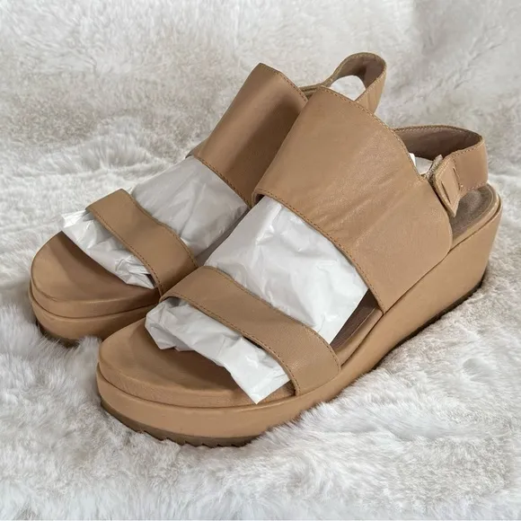 EILEEN FISHER 10 Rich Wedge Sandals in Washed Leather • Desert Sand Tan