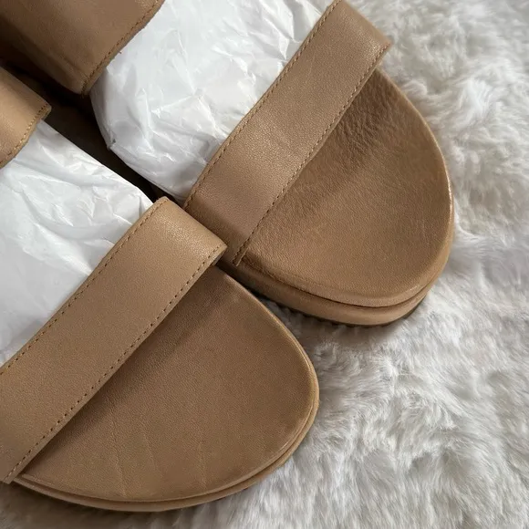 EILEEN FISHER 10 Rich Wedge Sandals in Washed Leather • Desert Sand Tan