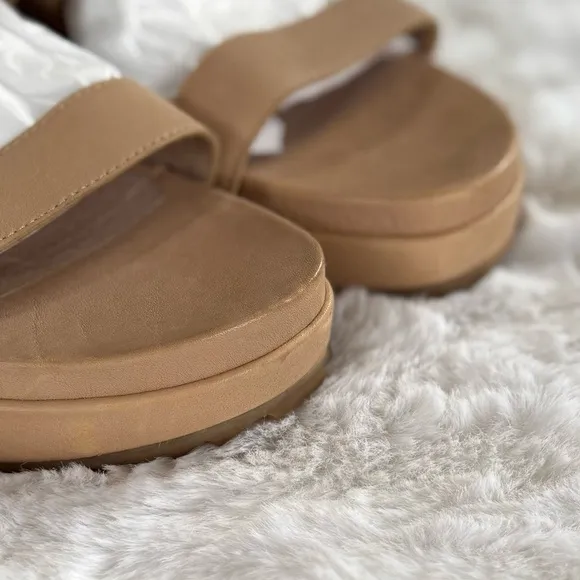 EILEEN FISHER 10 Rich Wedge Sandals in Washed Leather • Desert Sand Tan