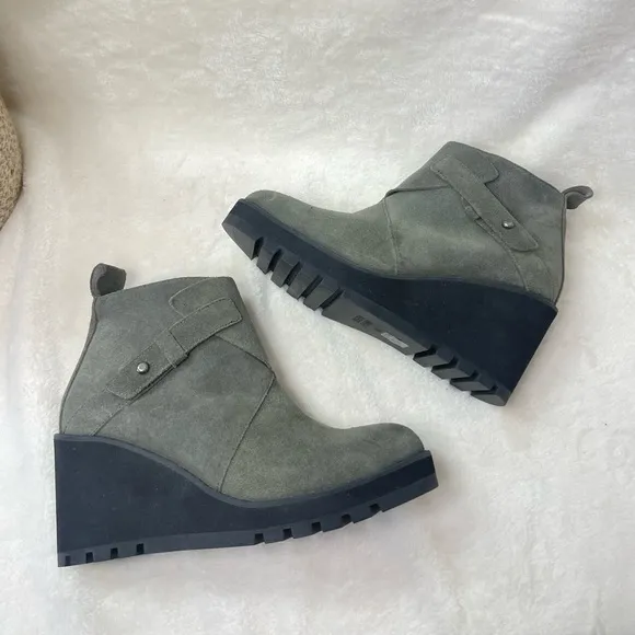 Eileen Fisher tinker wedge suede bootie In‎ Dark Moss size 6.5 M, B 237