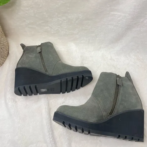 Eileen Fisher tinker wedge suede bootie In‎ Dark Moss size 6.5 M, B 237