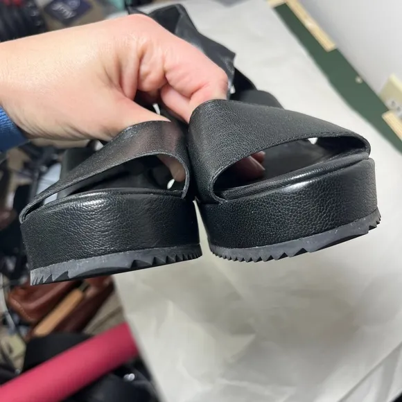 EILEEN FISHER Whimsy Wedge Sanal in a size 8 BlackStyle No. EF47893