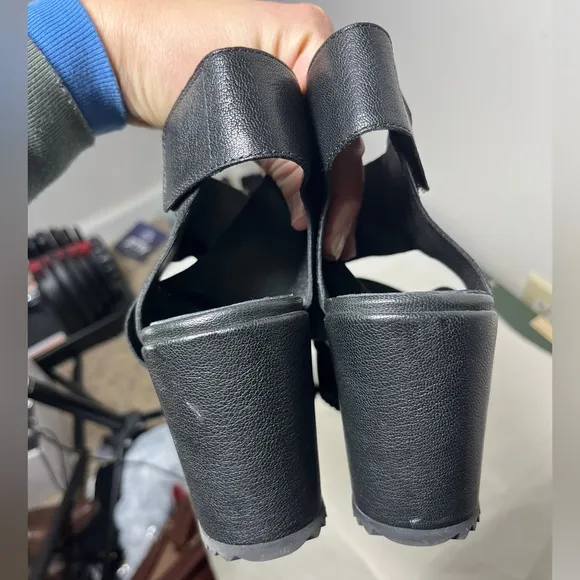 EILEEN FISHER Whimsy Wedge Sanal in a size 8 BlackStyle No. EF47893