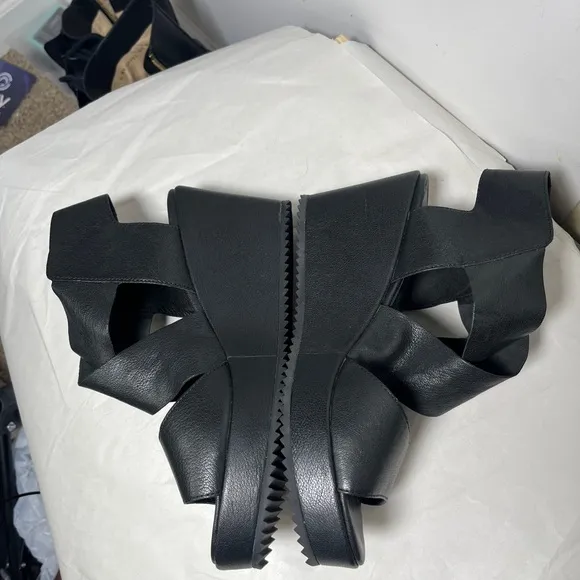 EILEEN FISHER Whimsy Wedge Sanal in a size 8 BlackStyle No. EF47893