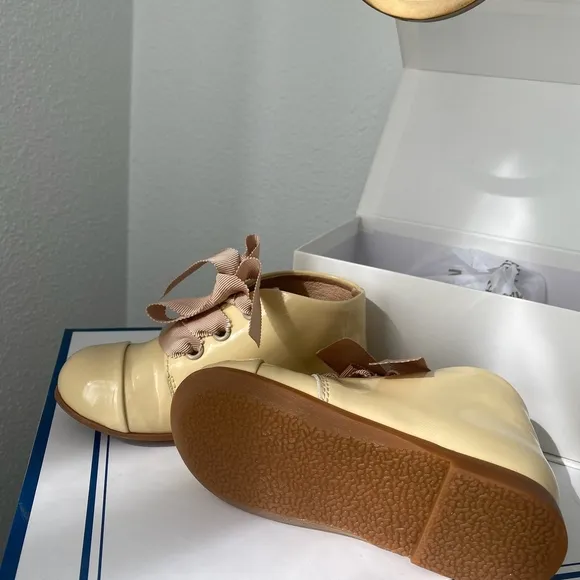 Elegant Cream Kids Shoes with Bow