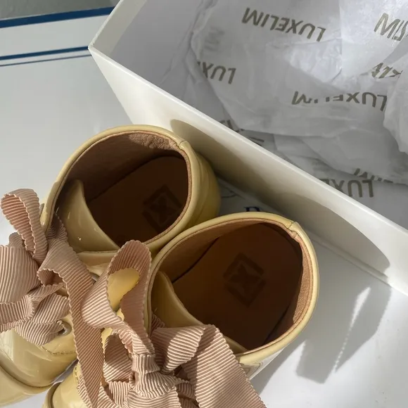 Elegant Cream Kids Shoes with Bow