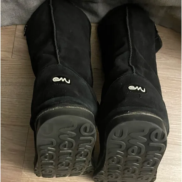 Emu Australia boots. Size 7 color black. Worn but in good condition