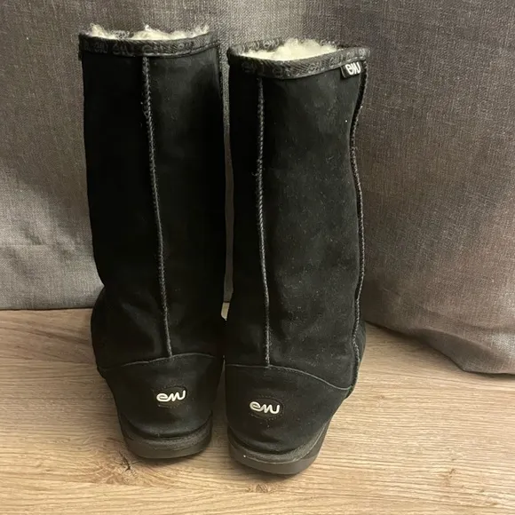 Emu Australia boots. Size 7 color black. Worn but in good condition