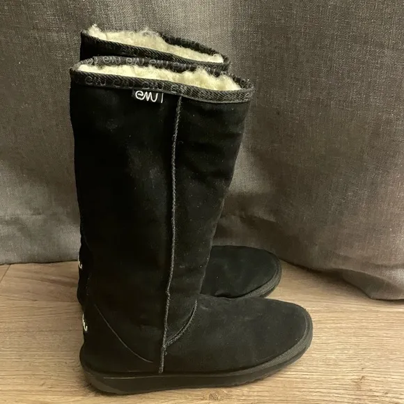 Emu Australia boots. Size 7 color black. Worn but in good condition