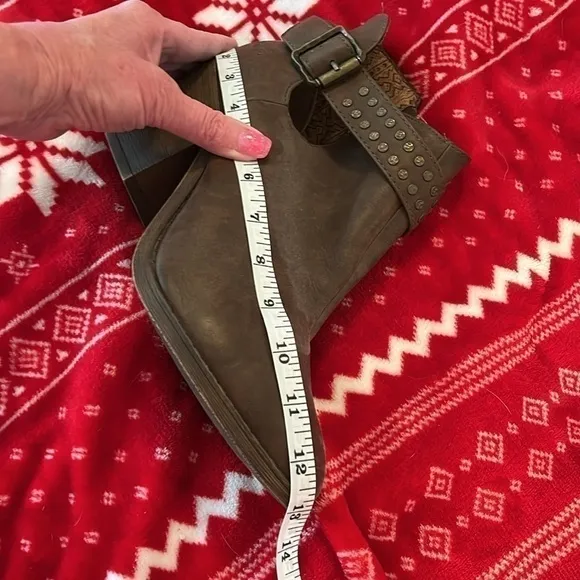 EUC Blowfish Women’s Brown Heeled Boots, Size 14.