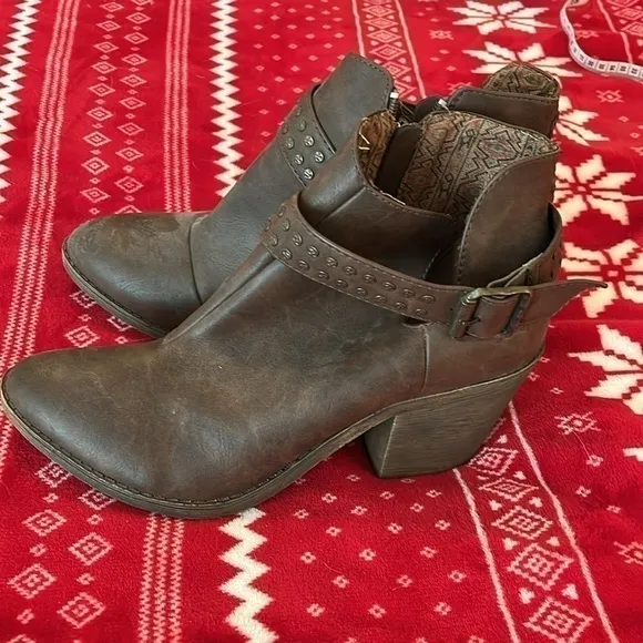EUC Blowfish Women’s Brown Heeled Boots, Size 14.