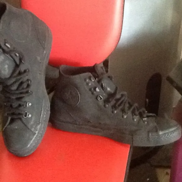 EUC Classic CTAS Converse High Top TONAL SUEDE  (10M - 12W)