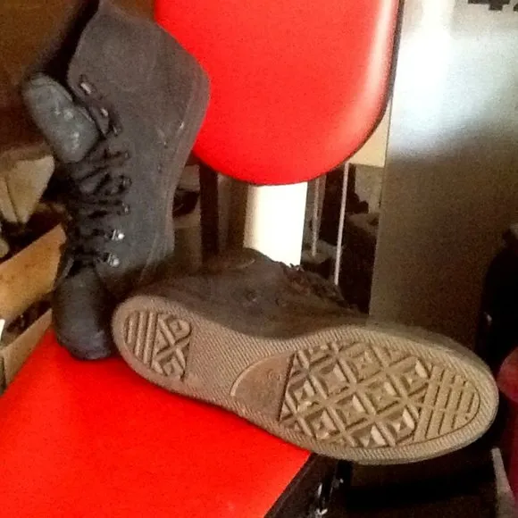 EUC Classic CTAS Converse High Top TONAL SUEDE  (10M - 12W)