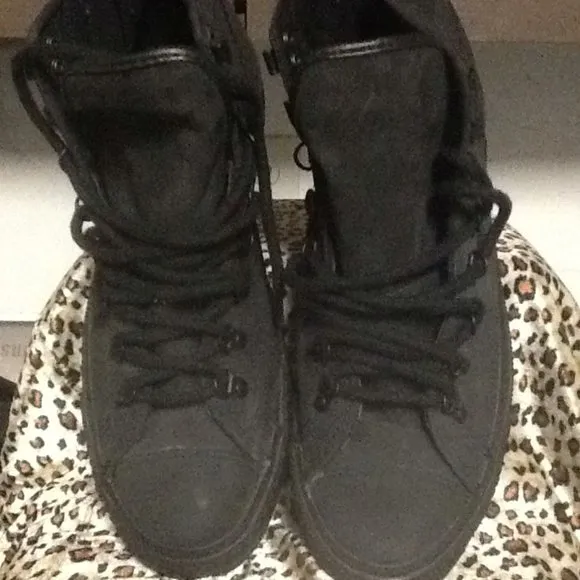 EUC Classic CTAS Converse High Top TONAL SUEDE  (10M - 12W)