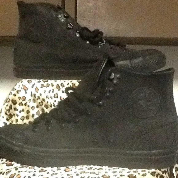 EUC Classic CTAS Converse High Top TONAL SUEDE  (10M - 12W)