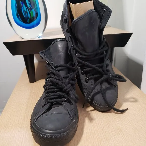 EUC Classic CTAS Converse High Top TONAL SUEDE  (10M - 12W)