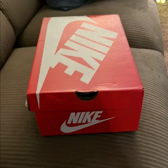 EUC Nike Court Legacy LiftWomen's Shoes side 9.5 only worn once leather