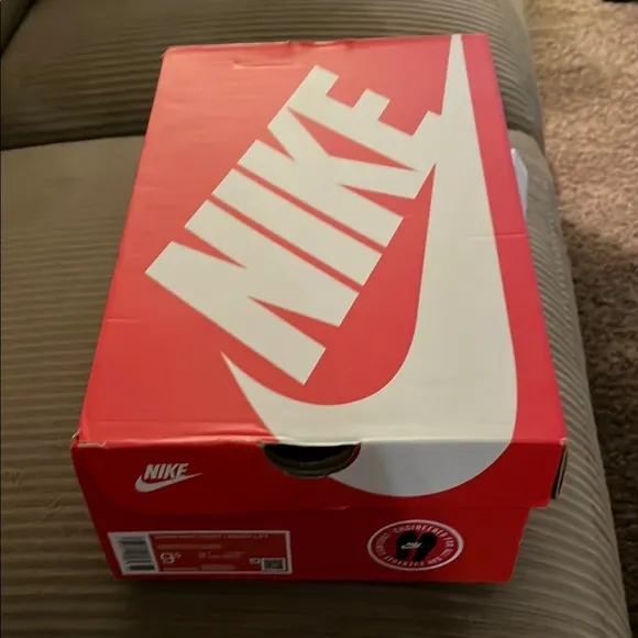 EUC Nike Court Legacy LiftWomen's Shoes side 9.5 only worn once leather