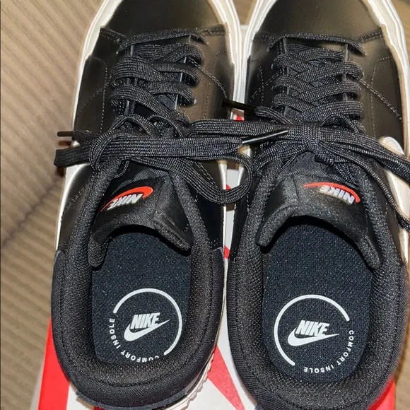 EUC Nike Court Legacy LiftWomen's Shoes side 9.5 only worn once leather