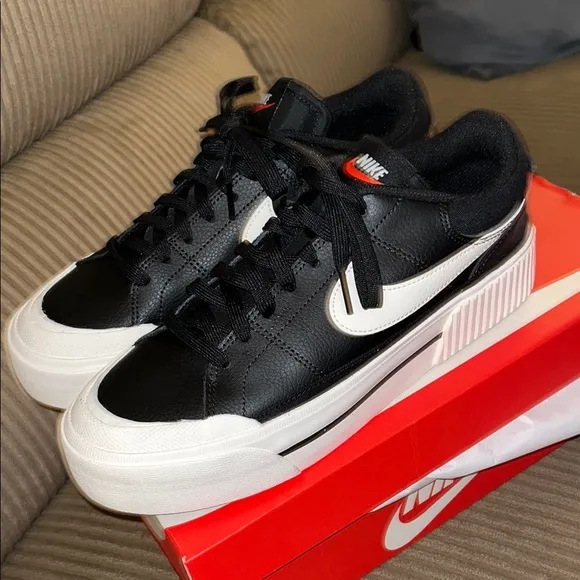 EUC Nike Court Legacy LiftWomen's Shoes side 9.5 only worn once leather