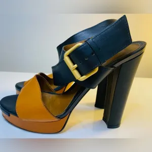 FENDI BICOLOR CROSSBAND PLATFORM HEELED SANDALS IN TAN/BLACK