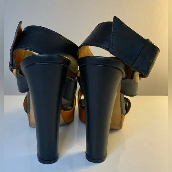 FENDI BICOLOR CROSSBAND PLATFORM HEELED SANDALS IN TAN/BLACK