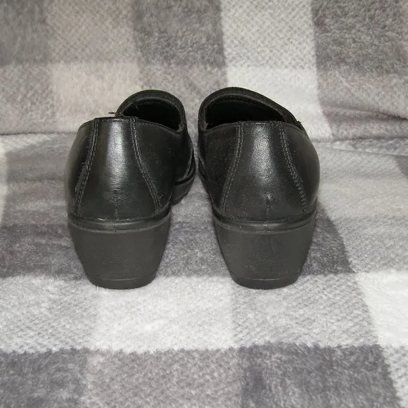Flexus size 7.5 Euro 38 Black Leather Wedge shoes