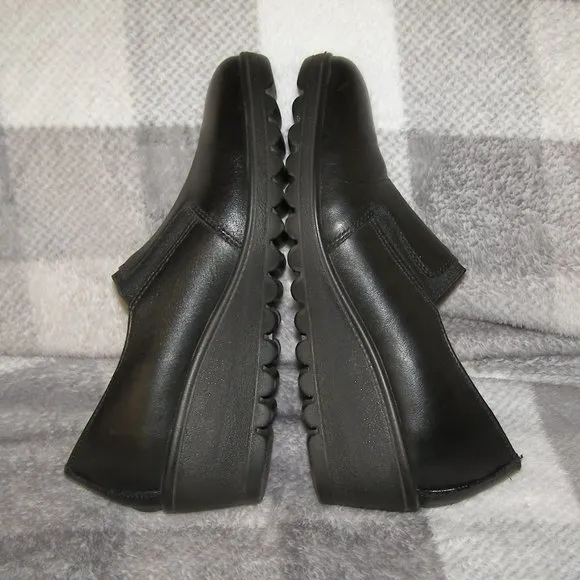 Flexus size 7.5 Euro 38 Black Leather Wedge shoes