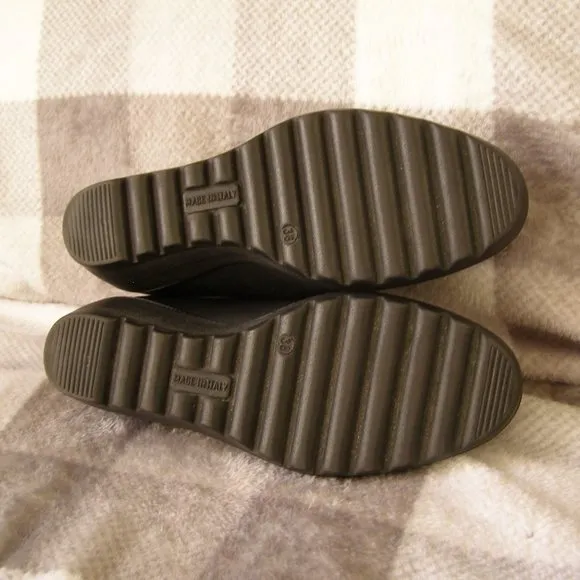 Flexus size 7.5 Euro 38 Black Leather Wedge shoes