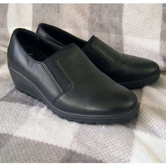 Flexus size 7.5 Euro 38 Black Leather Wedge shoes