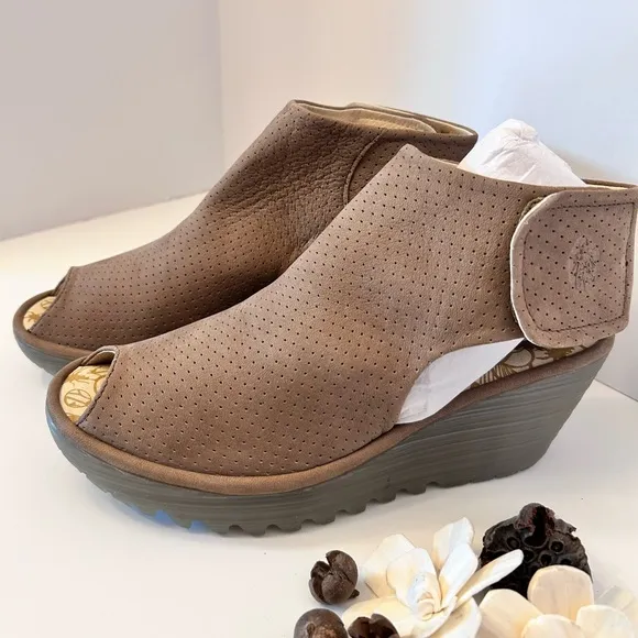 Fly London Cupido Women's Wedge Sandals