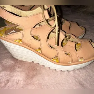 Fly London Stylish Tan lace up Wedge Sandals 39 8 8.5 summer vacation spring