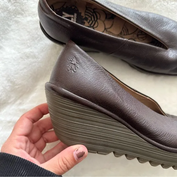 Fly London Yaz Wedge Women’s Size 39
