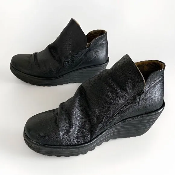 FLY LONDON Yip Black Wedge / Zip Up Slouchy Ankle  Boots Bootie Sz 39