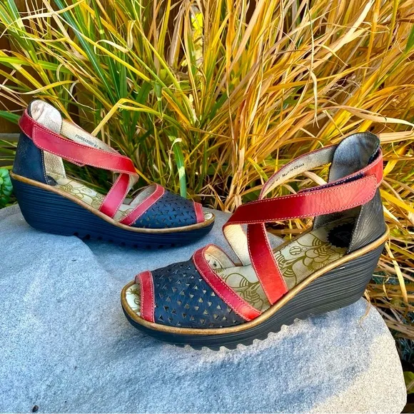 Fly London Ynes Sandals
