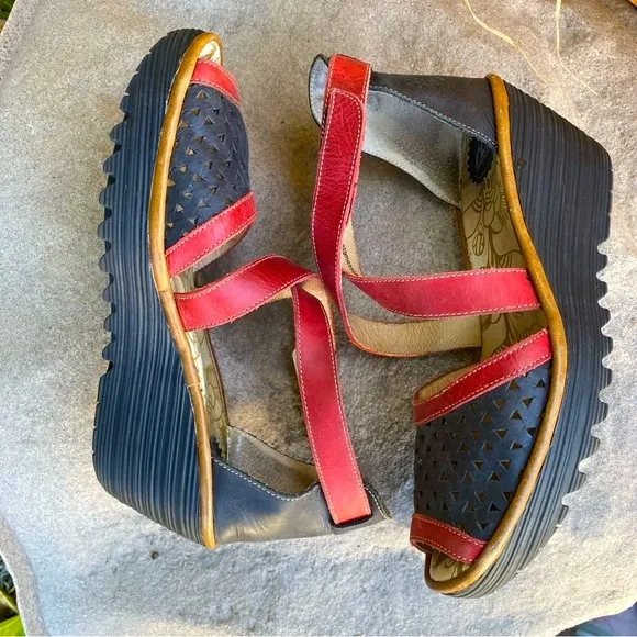 Fly London Ynes Sandals