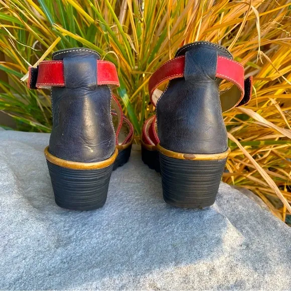 Fly London Ynes Sandals
