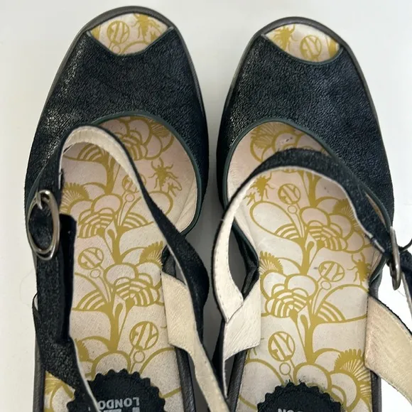 Fly London Yora Wedge Sandal in Black size 39 8 8.5