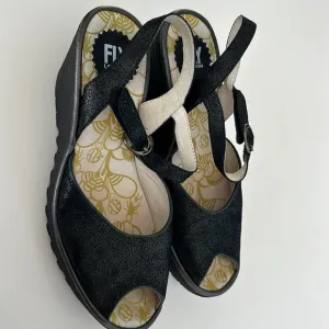 Fly London Yora Wedge Sandal in Black size 39 8 8.5