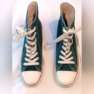 Forever Collectibles MSU Hi-Top Tennis Shoes