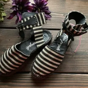Free People Aurora Espadrille Sandals size 7 black and tan. Made in Spain