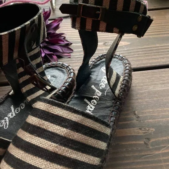Free People Aurora Espadrille Sandals size 7 black and tan. Made in Spain