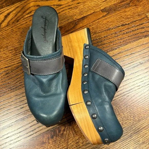 Free People Shoes Culver City ClogBlue with Wooden Heel Size 39 U.S. 9
