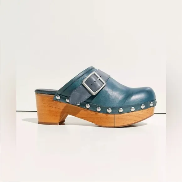 Free People Shoes Culver City ClogBlue with Wooden Heel Size 39 U.S. 9