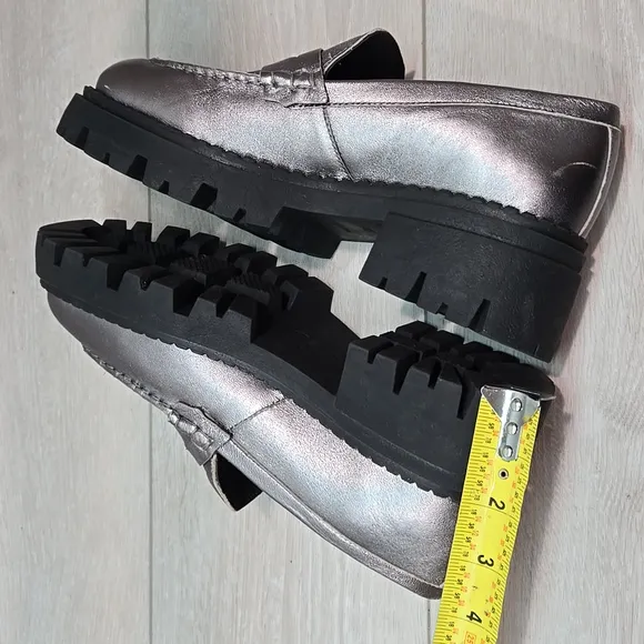 Free People Women Metallic Silver Loafers Chunky Tractor Clog Shoes Sz 38.5/8.5