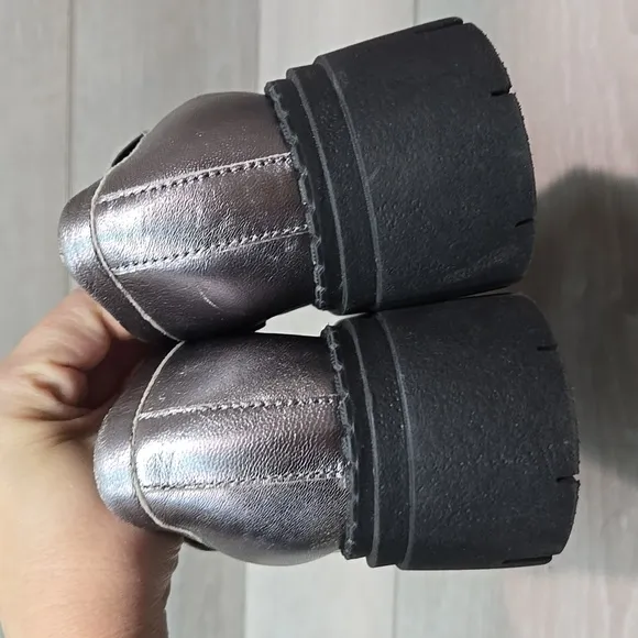 Free People Women Metallic Silver Loafers Chunky Tractor Clog Shoes Sz 38.5/8.5