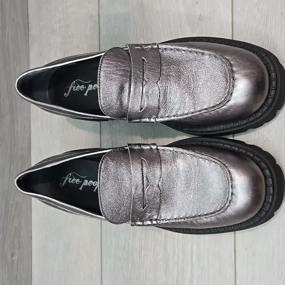 Free People Women Metallic Silver Loafers Chunky Tractor Clog Shoes Sz 38.5/8.5