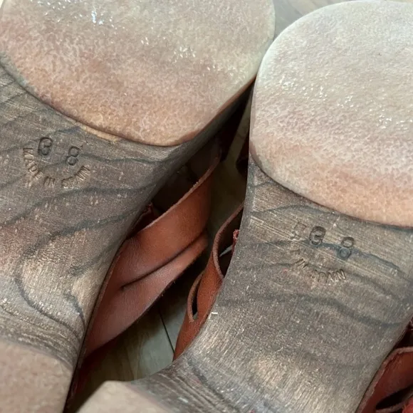 Free People | Women’s rust Emmy suede leather criss cross bridge strap clogs sz7