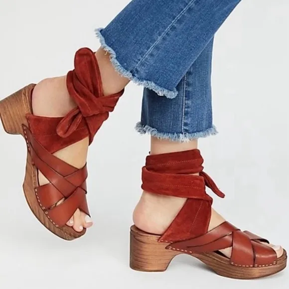 Free People | Women’s rust Emmy suede leather criss cross bridge strap clogs sz7
