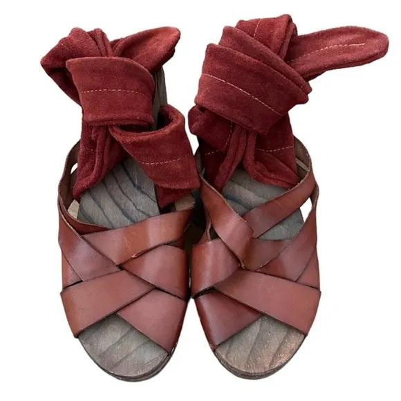 Free People | Women’s rust Emmy suede leather criss cross bridge strap clogs sz7